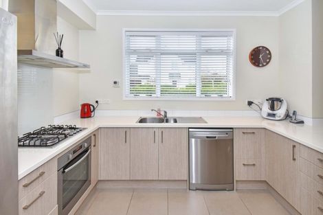 Photo of property in 11 Cornwall Place, Karaka, Papakura, 2113