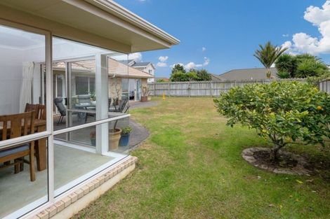 Photo of property in 22 Montecito Place, Golflands, Auckland, 2013