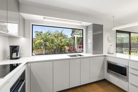 Photo of property in 11 Holyoake Place, Chatswood, Auckland, 0626