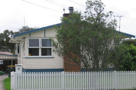 Photo of property in 8 Sunray Avenue, Titirangi, Auckland, 0604