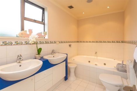 Photo of property in 22 Helmores Lane, Merivale, Christchurch, 8014