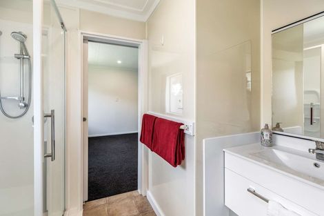 Photo of property in 24 Rangitira Avenue, Palmerston North, 4414
