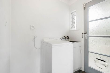 Photo of property in 2/113 Target Road, Totara Vale, Auckland, 0629