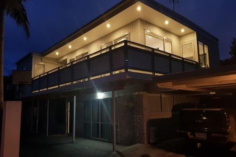 Photo of property in 2/598 Beach Road, Rothesay Bay, Auckland, 0630