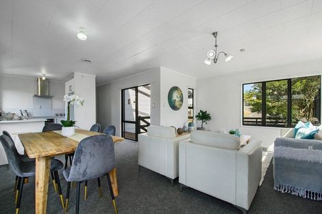 Photo of property in 39 Meadowvale Rise, Titirangi, Auckland, 0604