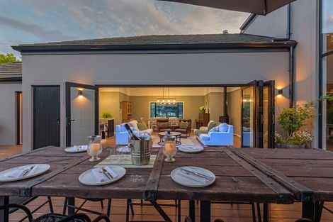 Photo of property in 52 Turitea Road, Fitzherbert, Palmerston North, 4472