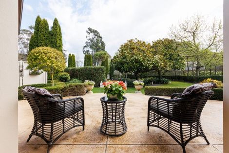 Photo of property in 5 Waicola Drive, Fitzherbert, Palmerston North, 4471