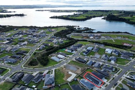 Photo of property in 19 Opouatu Avenue, Glenbrook, Waiuku, 2681