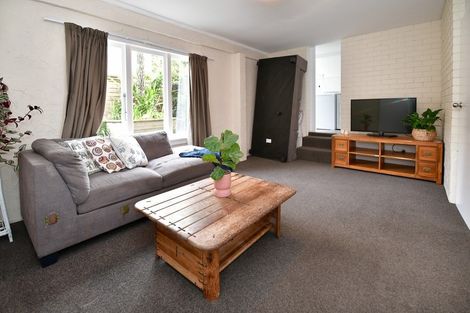 Photo of property in 6 Maori Hut Road, Red Beach, 0932