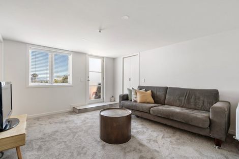 Photo of property in 43 Roberton Road, Avondale, Auckland, 1026