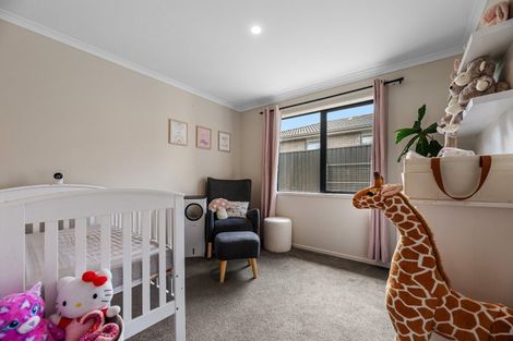 Photo of property in 16 Pioneer Crescent, Omokoroa, 3114