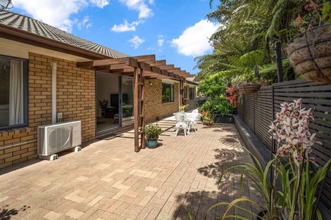 Photo of property in 17 Kate Sheppard Avenue, Torbay, Auckland, 0630