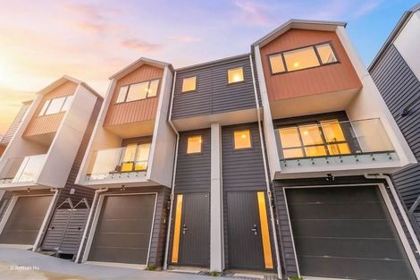 Photo of property in 8/6 Woodhouse Place, West Harbour, Auckland, 0618