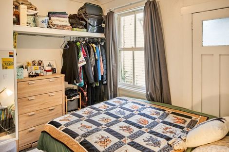 Photo of property in 24 Garden Road, Northland, Wellington, 6012