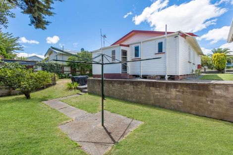 Photo of property in 3 Carlton Avenue, Gonville, Whanganui, 4501