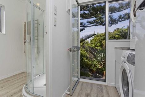 Photo of property in 2/31 Lake Road, Devonport, Auckland, 0624