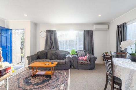 Photo of property in 2/17b Lavelle Road, Henderson, Auckland, 0612