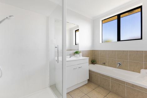 Photo of property in 185 Keri Vista Rise, Papakura, 2110