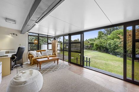 Photo of property in 14 Winstone Place, Highlands Park, New Plymouth, 4312