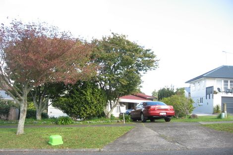 Photo of property in 53 Chatsworth Crescent, Pakuranga Heights, Auckland, 2010