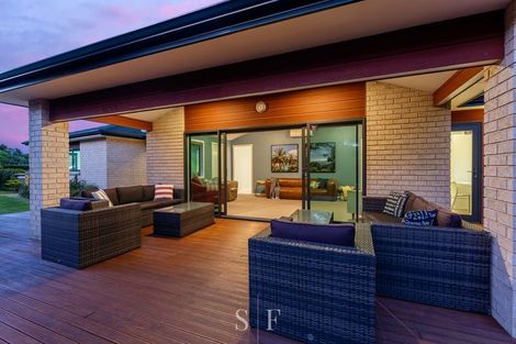 Photo of property in 22 Fairway Oaks Drive, Waikanae Beach, Waikanae, 5036