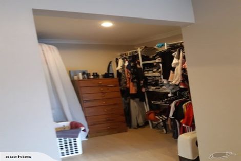 Photo of property in 18 Mountain Road, Henderson Valley, Auckland, 0612