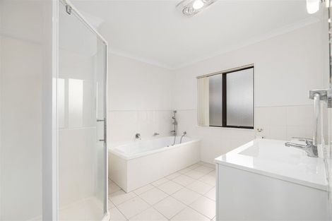 Photo of property in 76 San Valentino Drive, Henderson, Auckland, 0612