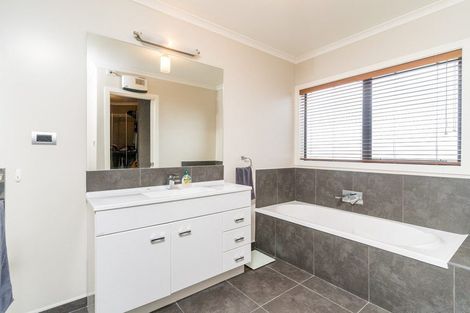 Photo of property in 10 Hardacre Place, Omarama, 9412