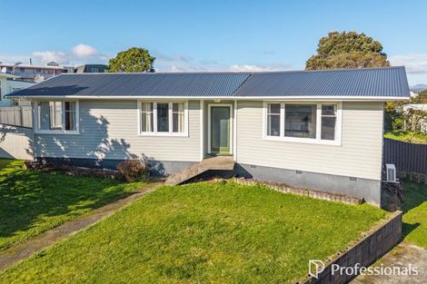 Photo of property in 5 Holly Grove, Maungaraki, Lower Hutt, 5010