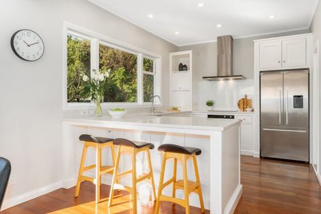 Photo of property in 23 Lucknow Terrace, Khandallah, Wellington, 6035