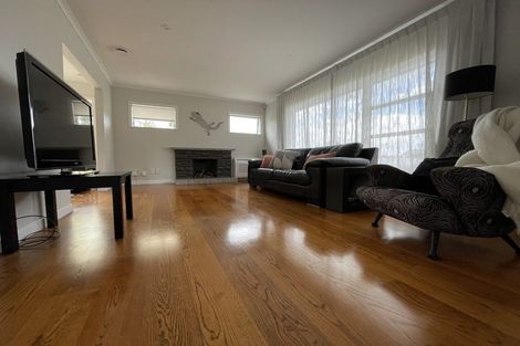 Photo of property in 2 Blenheim Street, Glenfield, Auckland, 0629