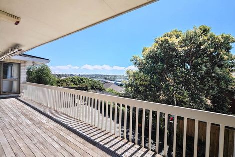 Photo of property in 16 Trevone Place, Forrest Hill, Auckland, 0620