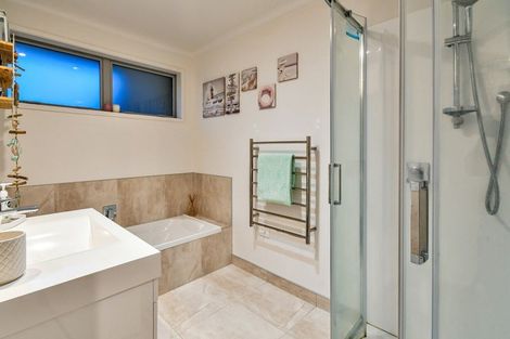 Photo of property in 19 Raithburn Terrace, Pokeno, 2402