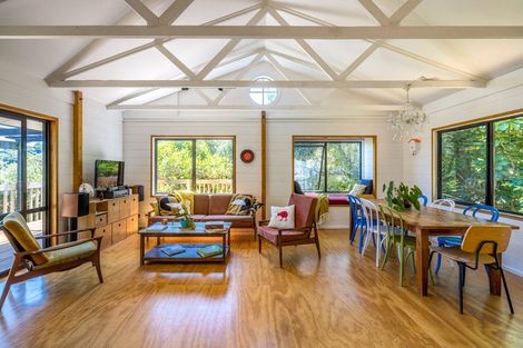 Photo of property in 32 Ocean Road, Surfdale, Waiheke Island, 1081