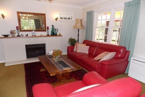 Photo of property in 2 Freemans Way, Pinehaven, Upper Hutt, 5019