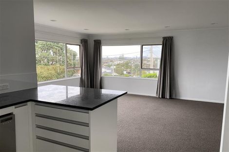 Photo of property in 2/50 Seaview Road, Castor Bay, Auckland, 0620