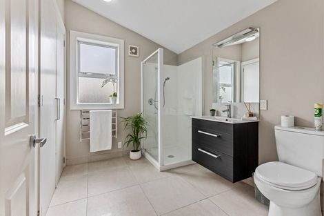 Photo of property in 70 Thackeray Place, Waltham, Christchurch, 8023