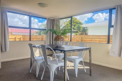 Photo of property in 4 Hollard Grove, Avalon, Lower Hutt, 5011