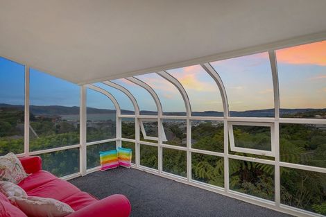 Photo of property in 115 Dowse Drive, Maungaraki, Lower Hutt, 5010