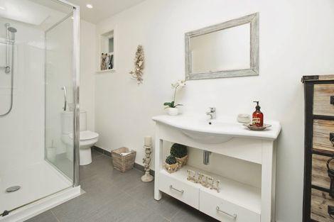 Photo of property in 63 Forrest Hill Road, Milford, Auckland, 0620