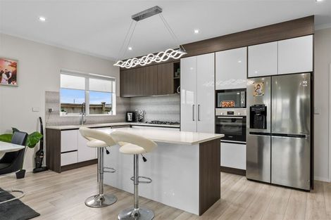 Photo of property in 2 Castlepoint Avenue, Takanini, 2110