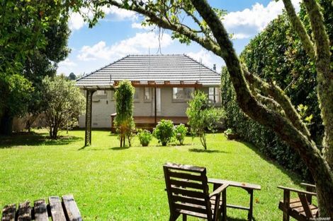 Photo of property in 15 Sealy Road, Torbay, Auckland, 0630