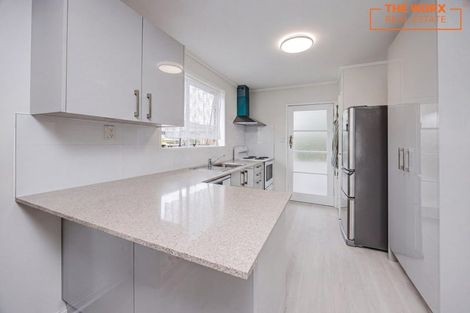 Photo of property in 2/17 Roberts Road, Te Atatu South, Auckland, 0610