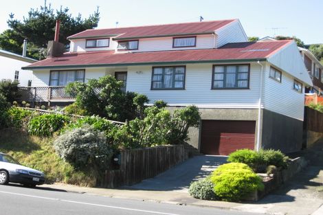 Photo of property in 174 Newlands Road, Newlands, Wellington, 6037