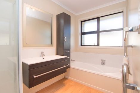 Photo of property in 8 Medallion Court, Kelvin Grove, Palmerston North, 4414