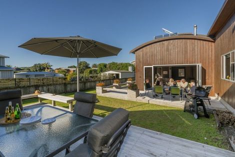 Photo of property in 17 Hahei Beach Road, Hahei, Whitianga, 3591