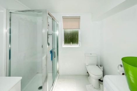 Photo of property in 2/21 Malters Place, Browns Bay, Auckland, 0630