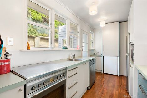 Photo of property in 109 Severn Street, Island Bay, Wellington, 6023