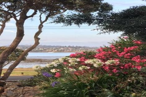 Photo of property in 63a Kiwi Esplanade, Mangere Bridge, Auckland, 2022