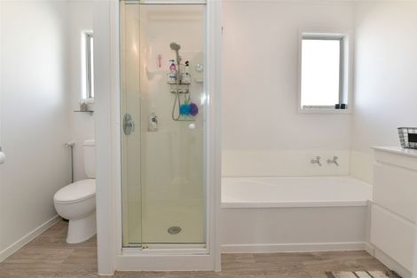 Photo of property in 972 Whangaparaoa Road, Manly, Whangaparaoa, 0930